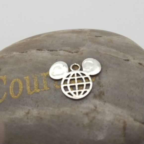 Silver Mickey mouse charm pendant - Picture 1 of 2